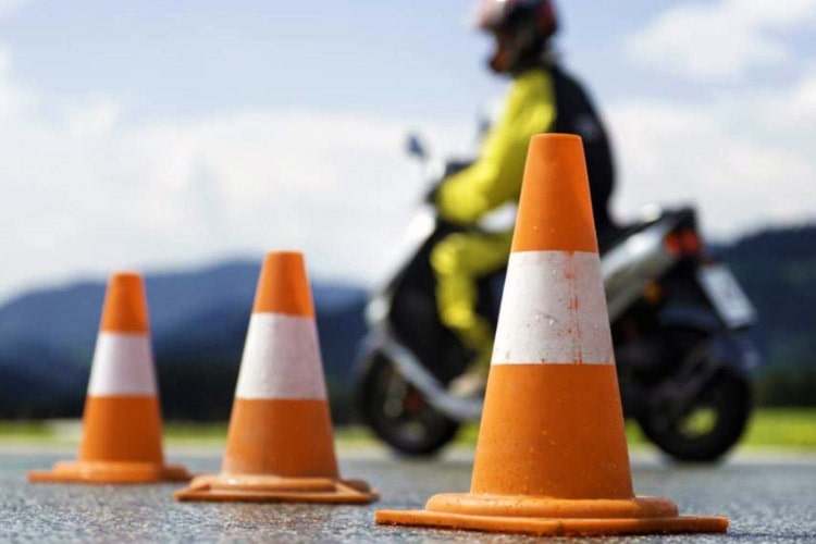 Scuola guida per patente moto ticino